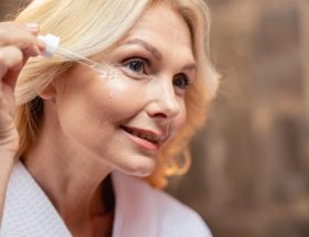 Mejores serums faciales para mujeres de 50 años