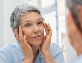 Mejores contornos de ojos para mujeres de 50 años